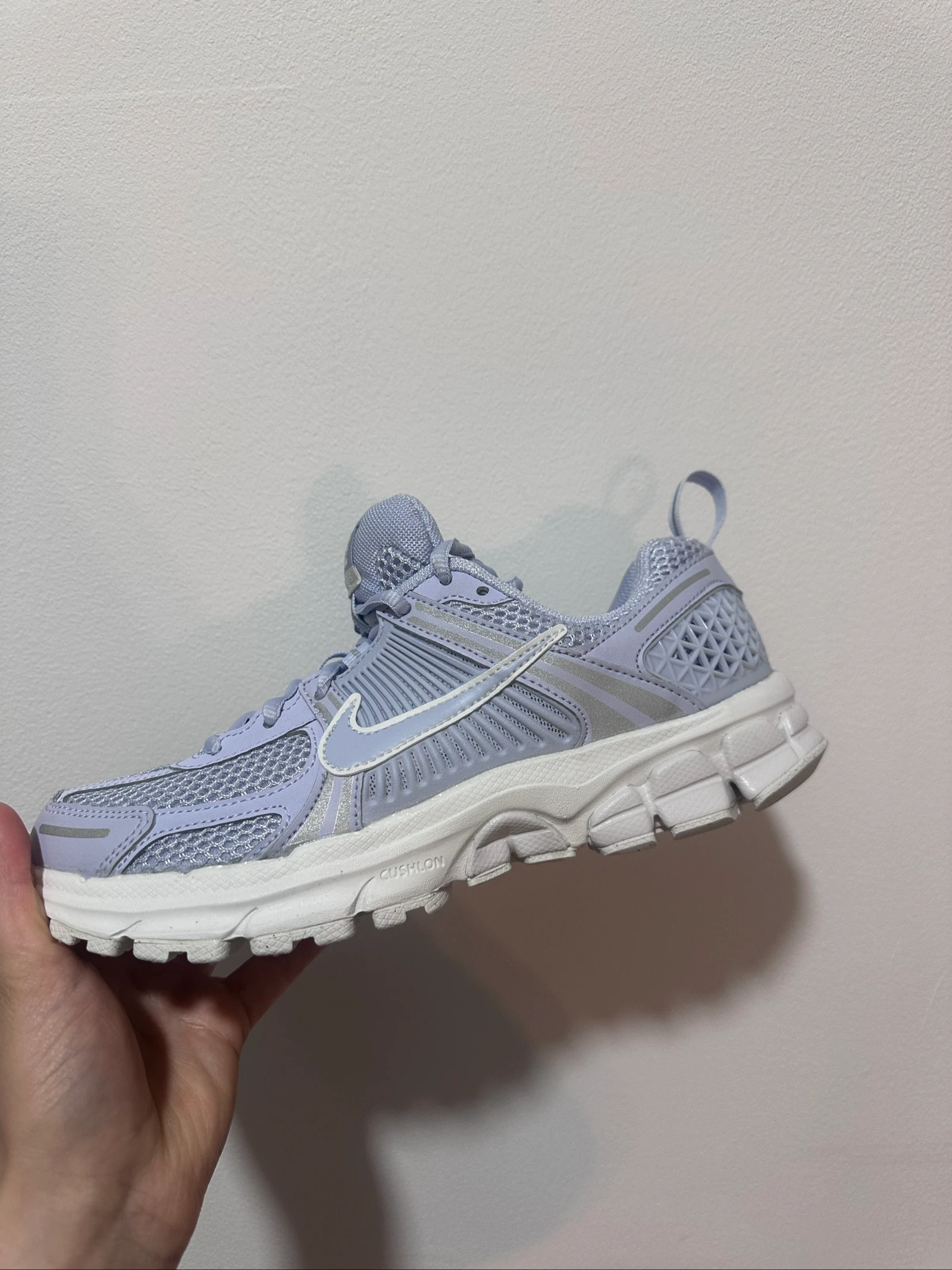 Baskets Nike bleu ciel blanc pointure 38 neuves